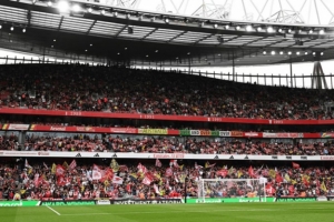 天天盈球-键盘侠危❗阿森纳打击歧视行为：17人遭禁赛1-3年，其中6人是网喷